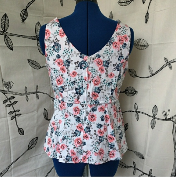 Torrid - Floral top - Picture 3 of 8